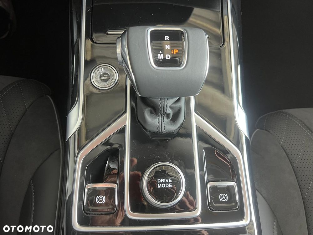 Hongqi HS5 - 24