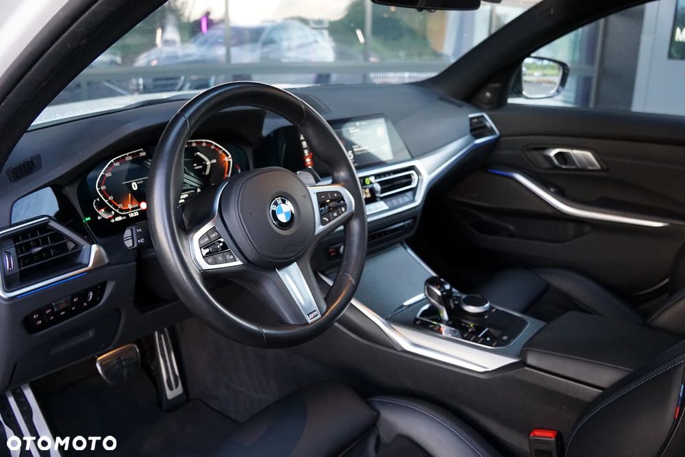 BMW Seria 3 330i xDrive M Sport sport - 9