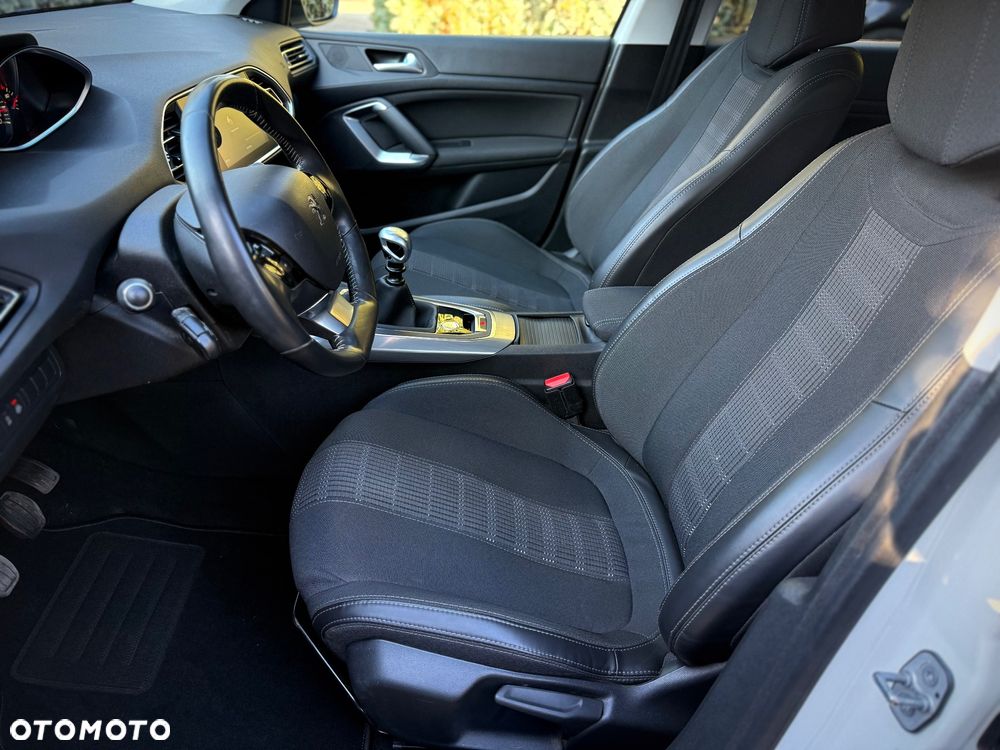 Peugeot 308 1.2 PureTech Allure S&S - 24