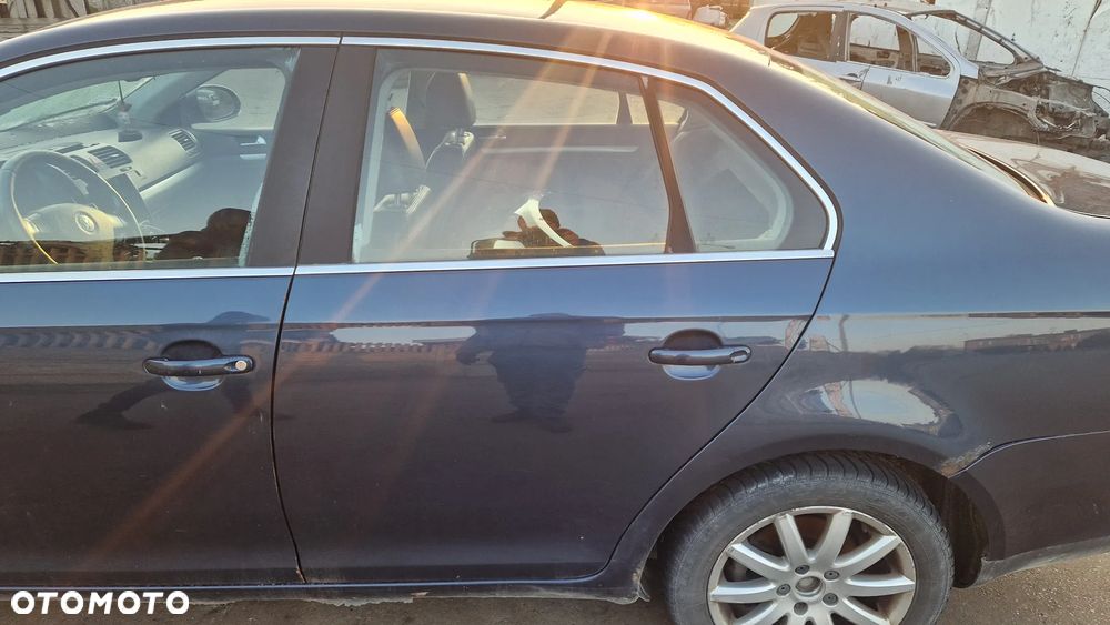 VOLKSWAGEN JETTA 1K5 DRZWI LEWY TYŁ - 1