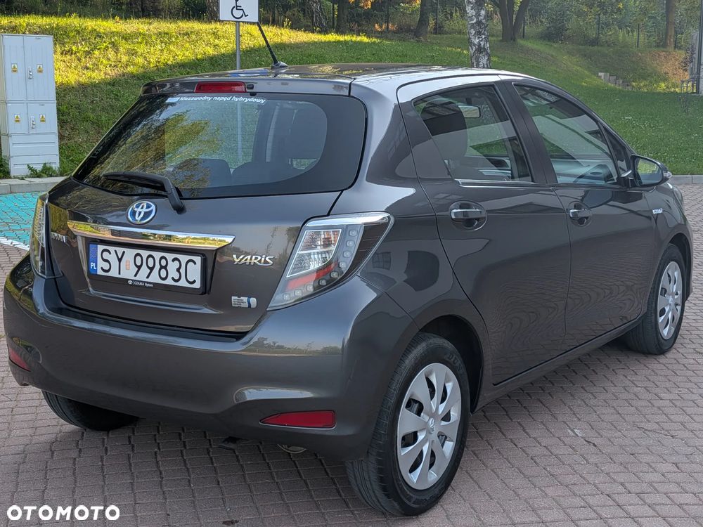 Toyota Yaris Hybrid 100 Premium - 9