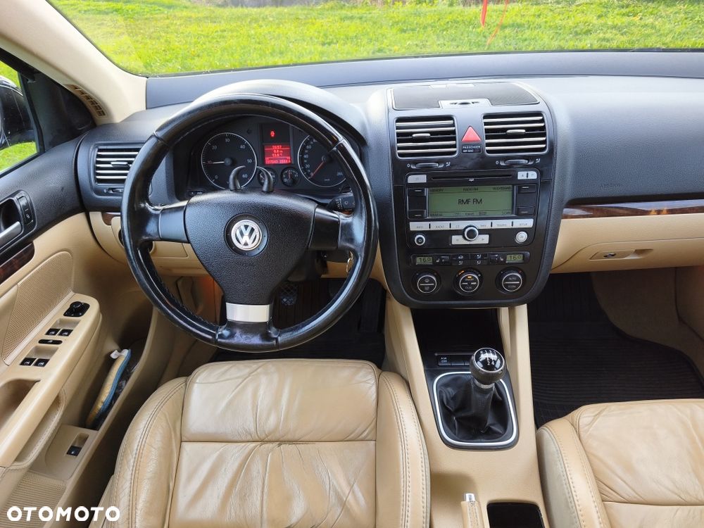 Volkswagen Jetta - 2