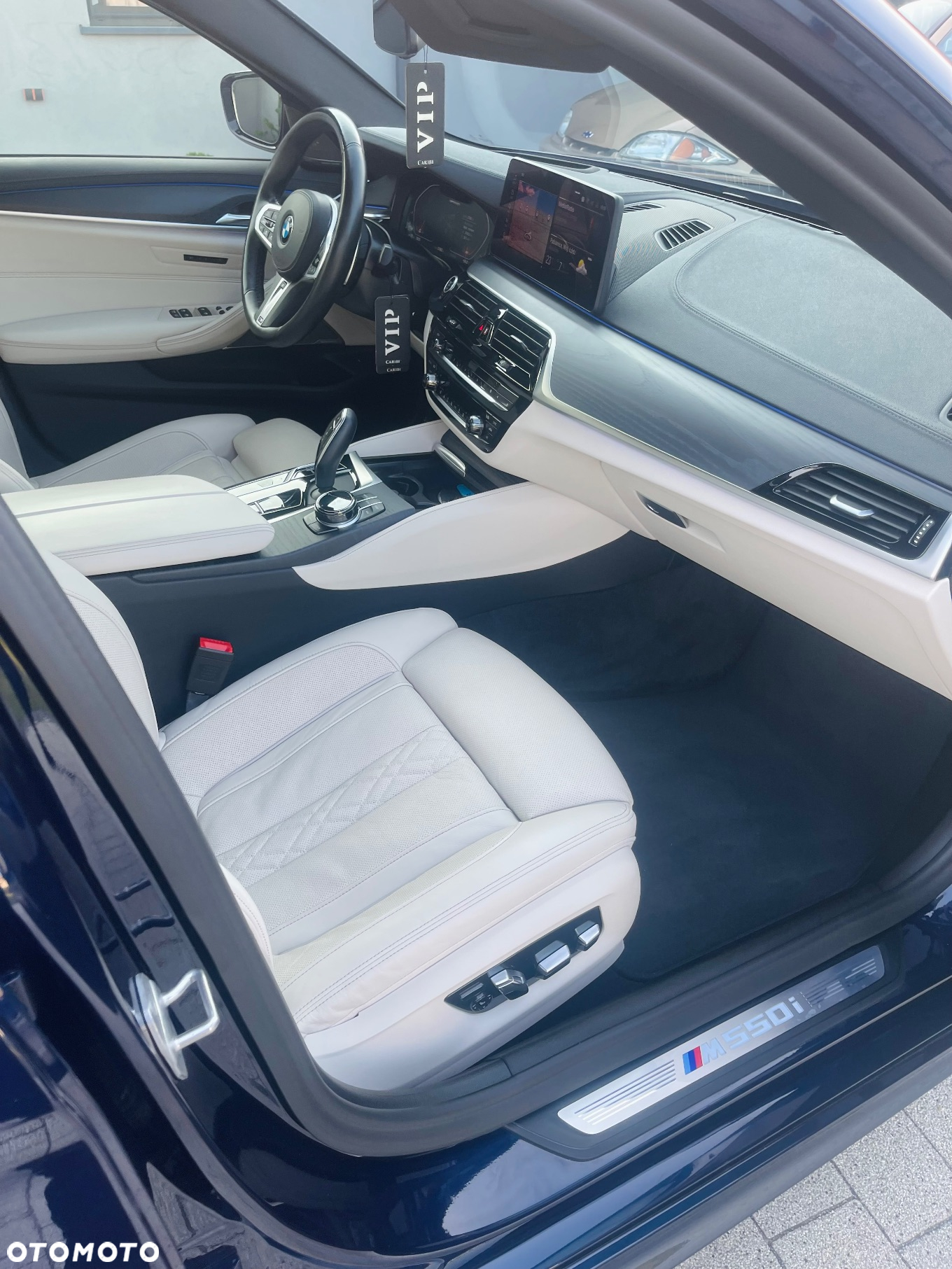 BMW Seria 5 M550i xDrive sport - 9
