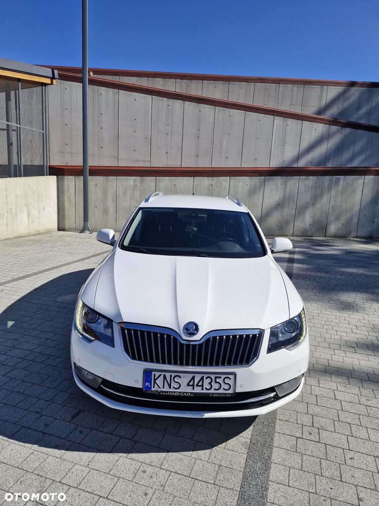 Skoda Superb 2.0 TDI 4x4 Elegance DSG - 2