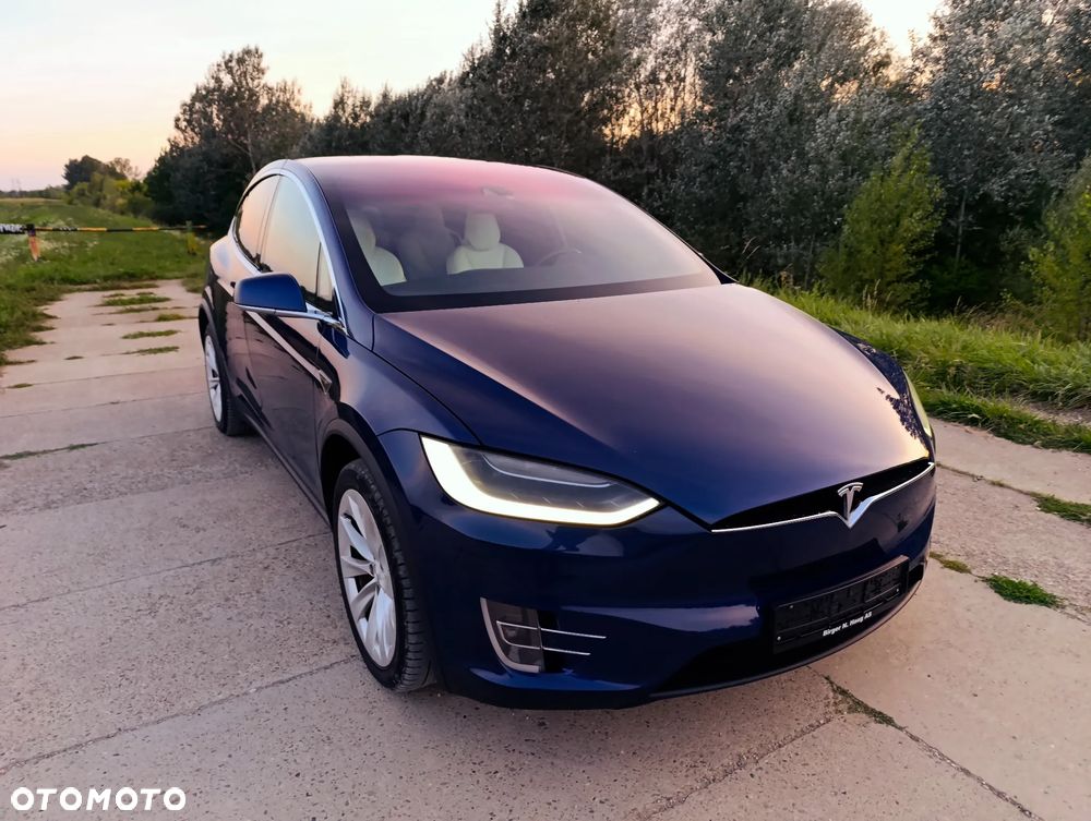 Tesla Model X - 14