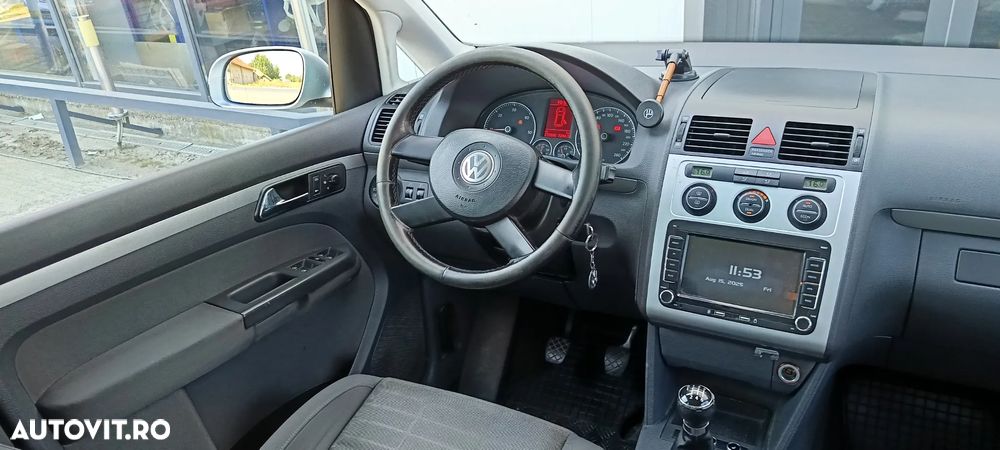 Volkswagen Touran 2.0 TDI DPF Trendline - 13