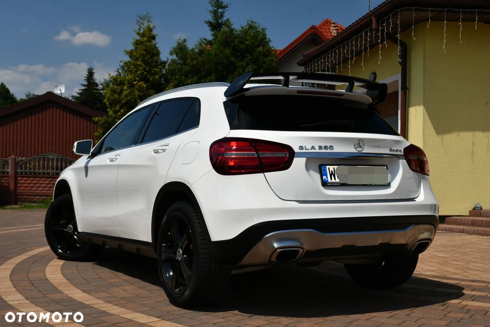 Mercedes-Benz GLA 250 4-Matic AMG Line - 15