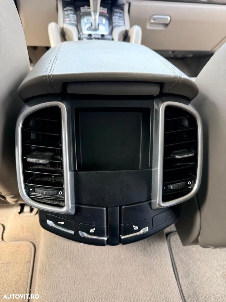 Porsche Cayenne 3.0 L V6 - 13