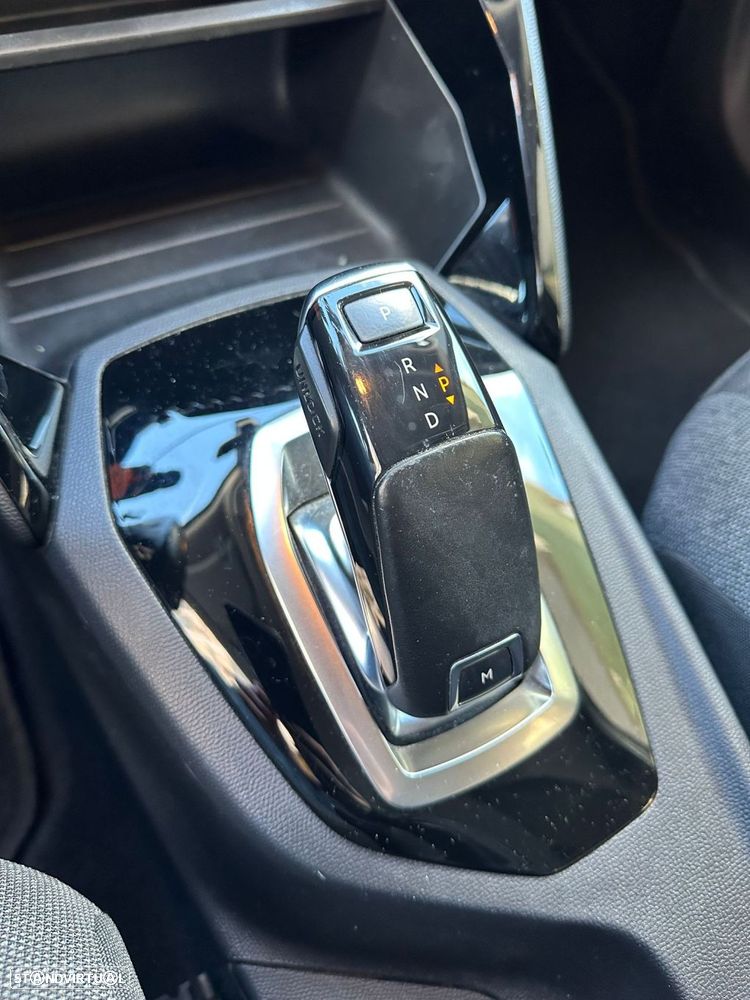 Peugeot 2008 1.2 PureTech Allure EAT6 - 11