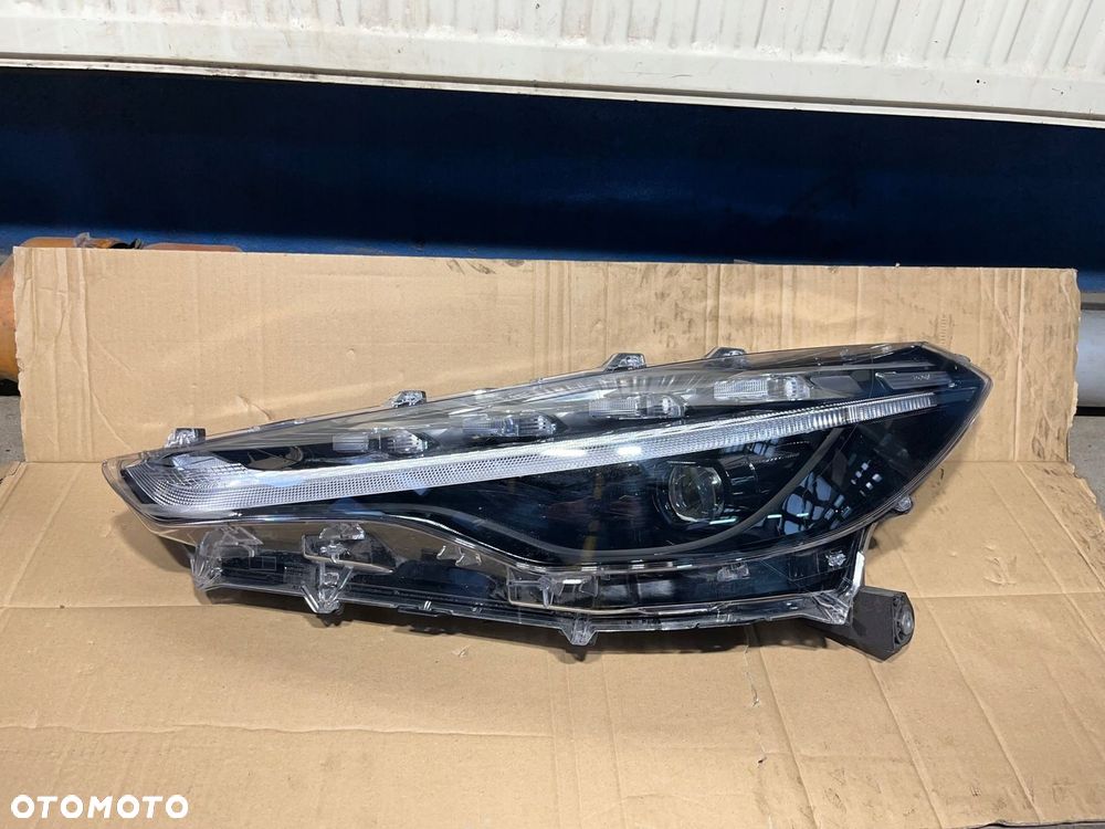 Lampa lewa przednia TOYOTA COROLLA CROSS FULL LED - 1