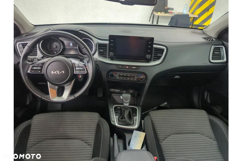 Kia Ceed - 11