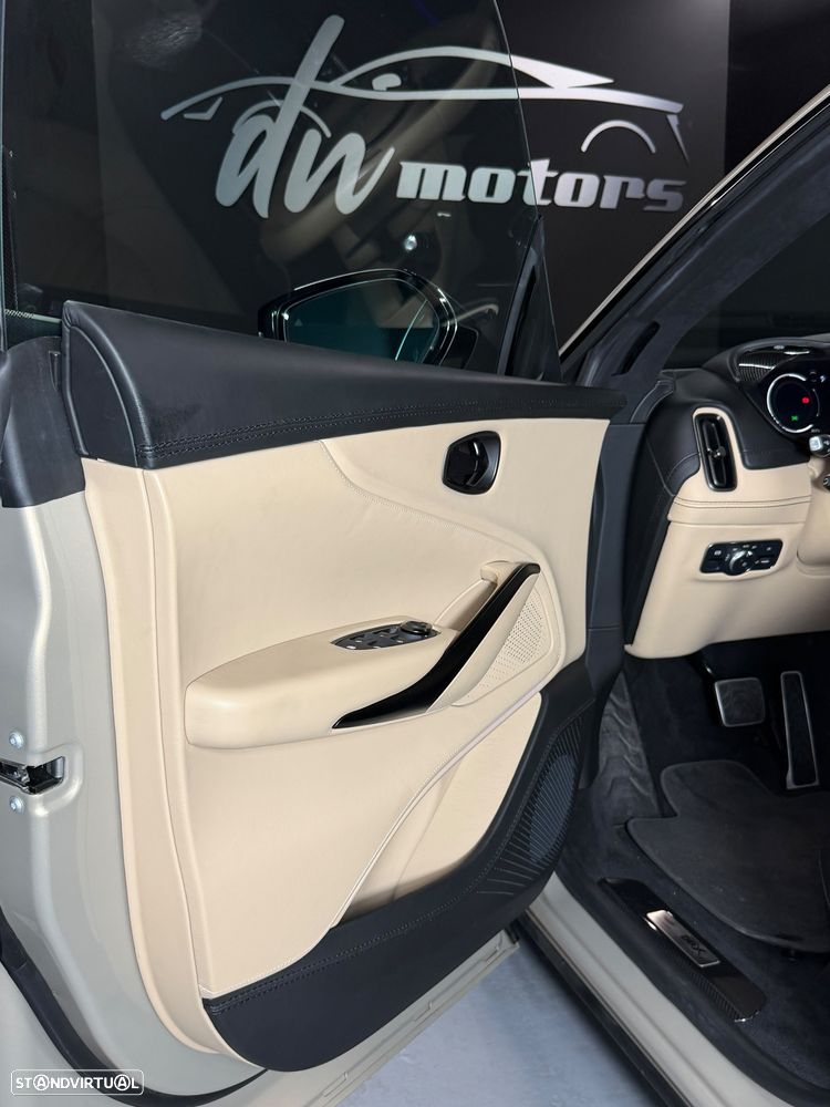 Aston Martin DBX 4.0 Twin-Turbo V8 - 12