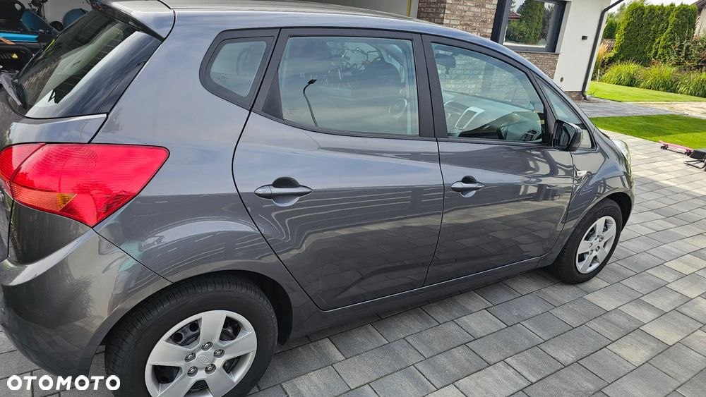 Kia Venga - 10