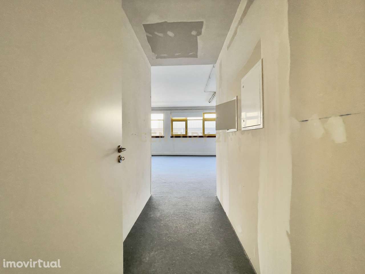 Arrendamento: Escritório Luminoso na Zona Industrial do Porto!" 222 M2 - Grande imagem: 2/21