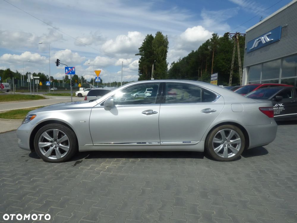 Lexus LS 600h L Superior - 8