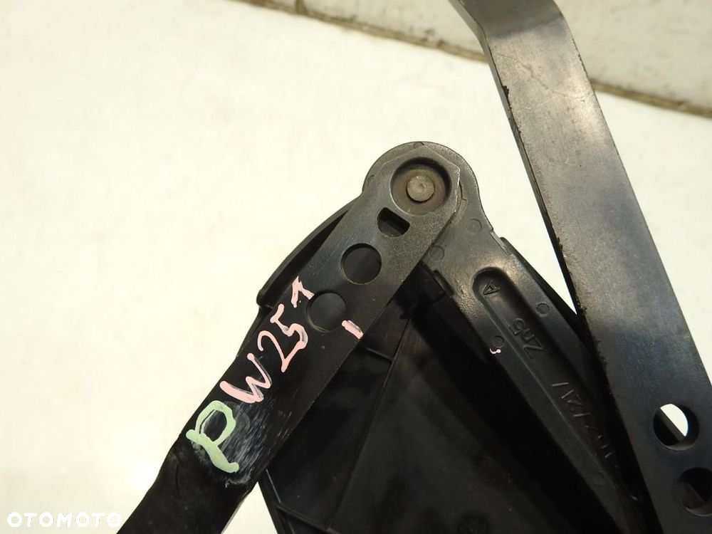 RAMIE WYCIERACZKI PRAWE MERCEDES R W251 A2518200840 - 2