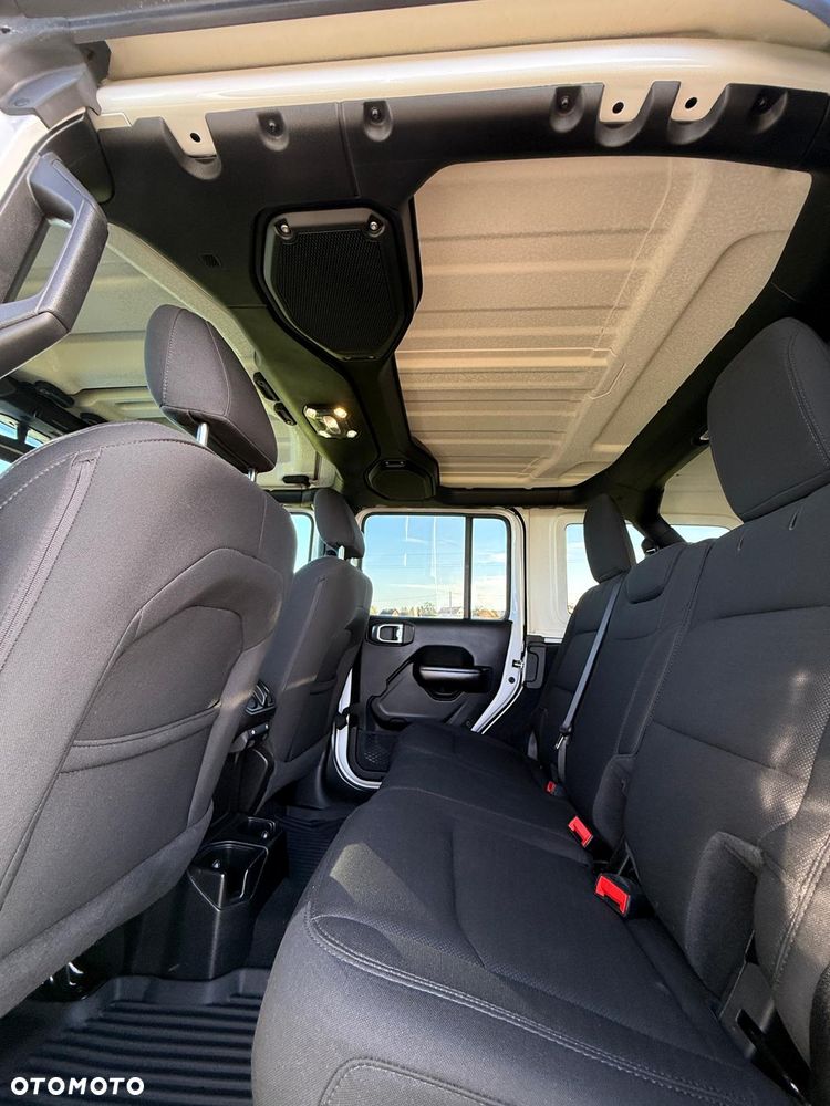 Jeep Wrangler - 16