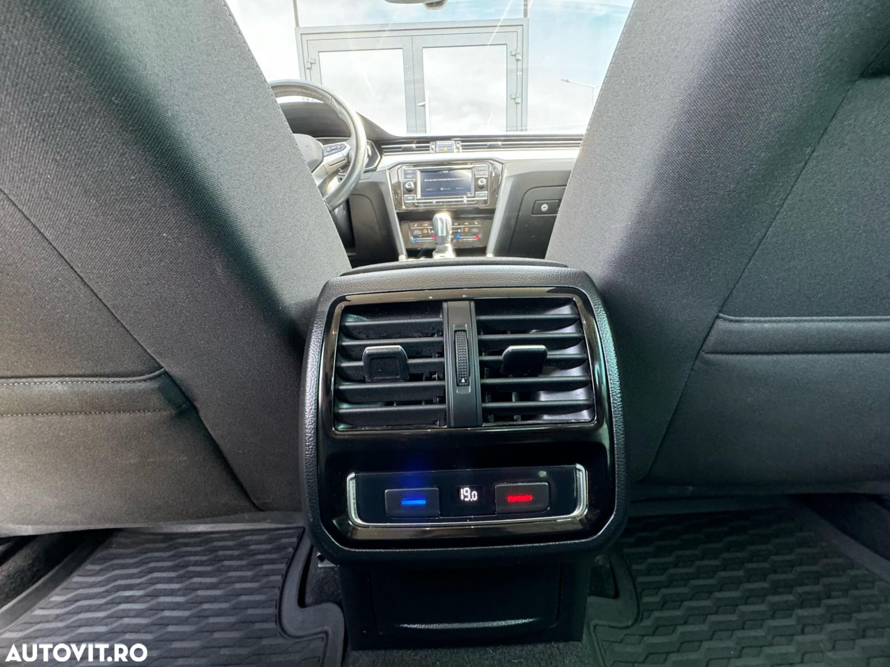 Volkswagen Passat 2.0 TDI DSG Comfortline - 18