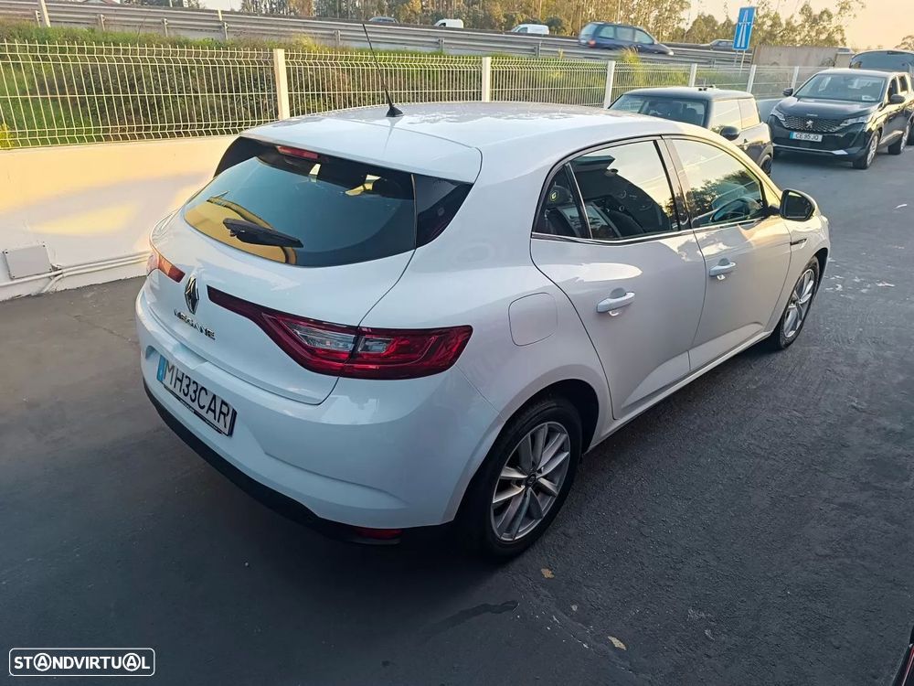 Renault Mégane 1.5 Blue dCi Intens - 11
