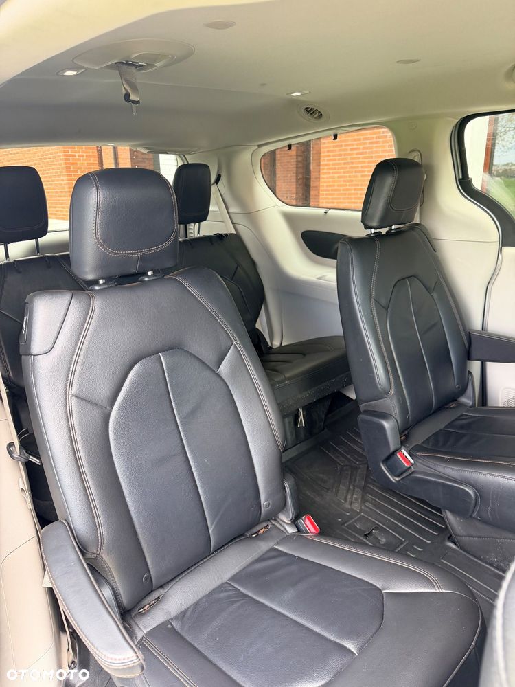 Chrysler Pacifica - 13