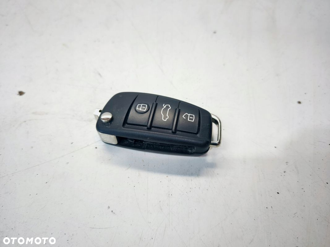 KLUCZYK PILOT SCYZORYK AUDI A3 8P 8P0837220D 3/25 JAK NOWY ! - 3