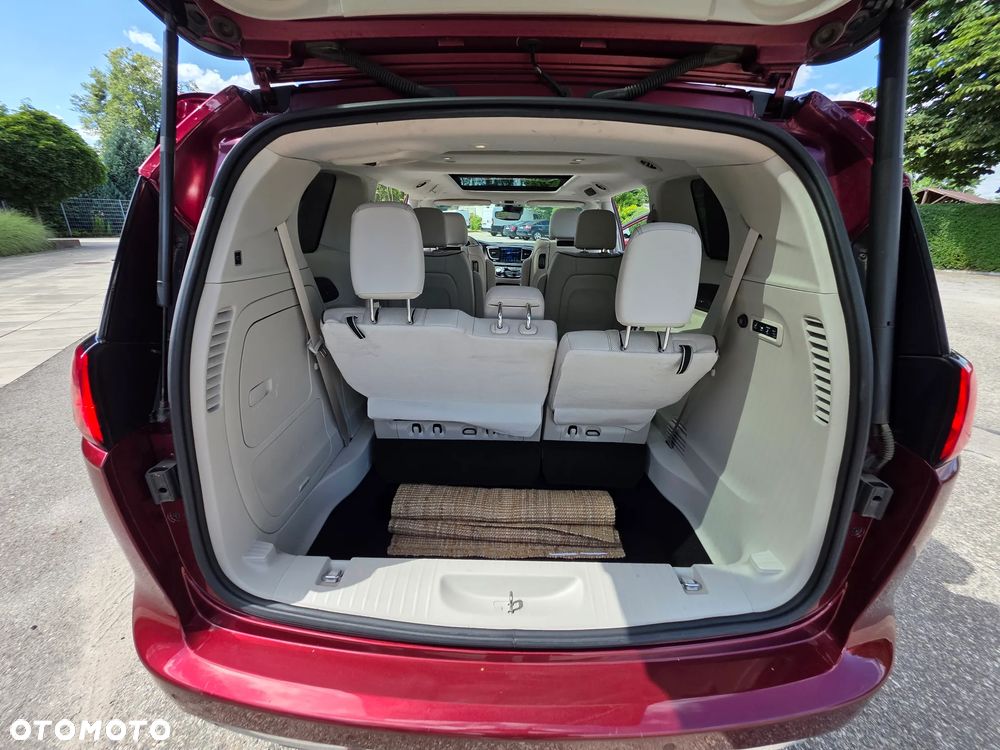 Chrysler Pacifica - 15