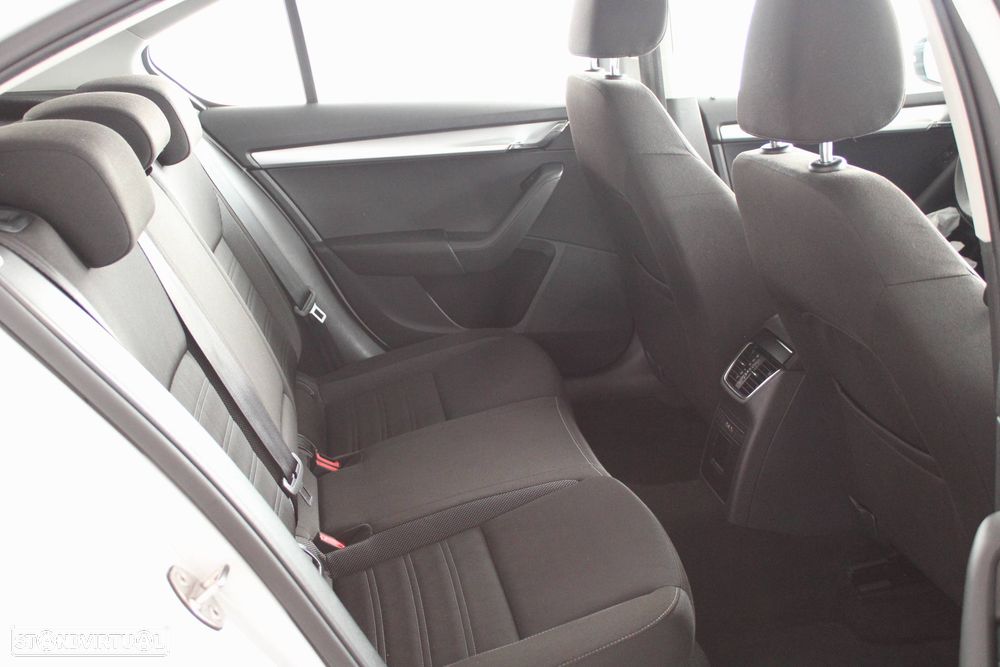 Skoda Octavia 1.6 TDI Ambition - 14