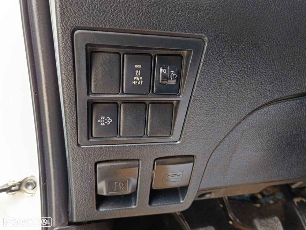 Toyota Hilux 2.4 D-4D 2WD CD CM - 17