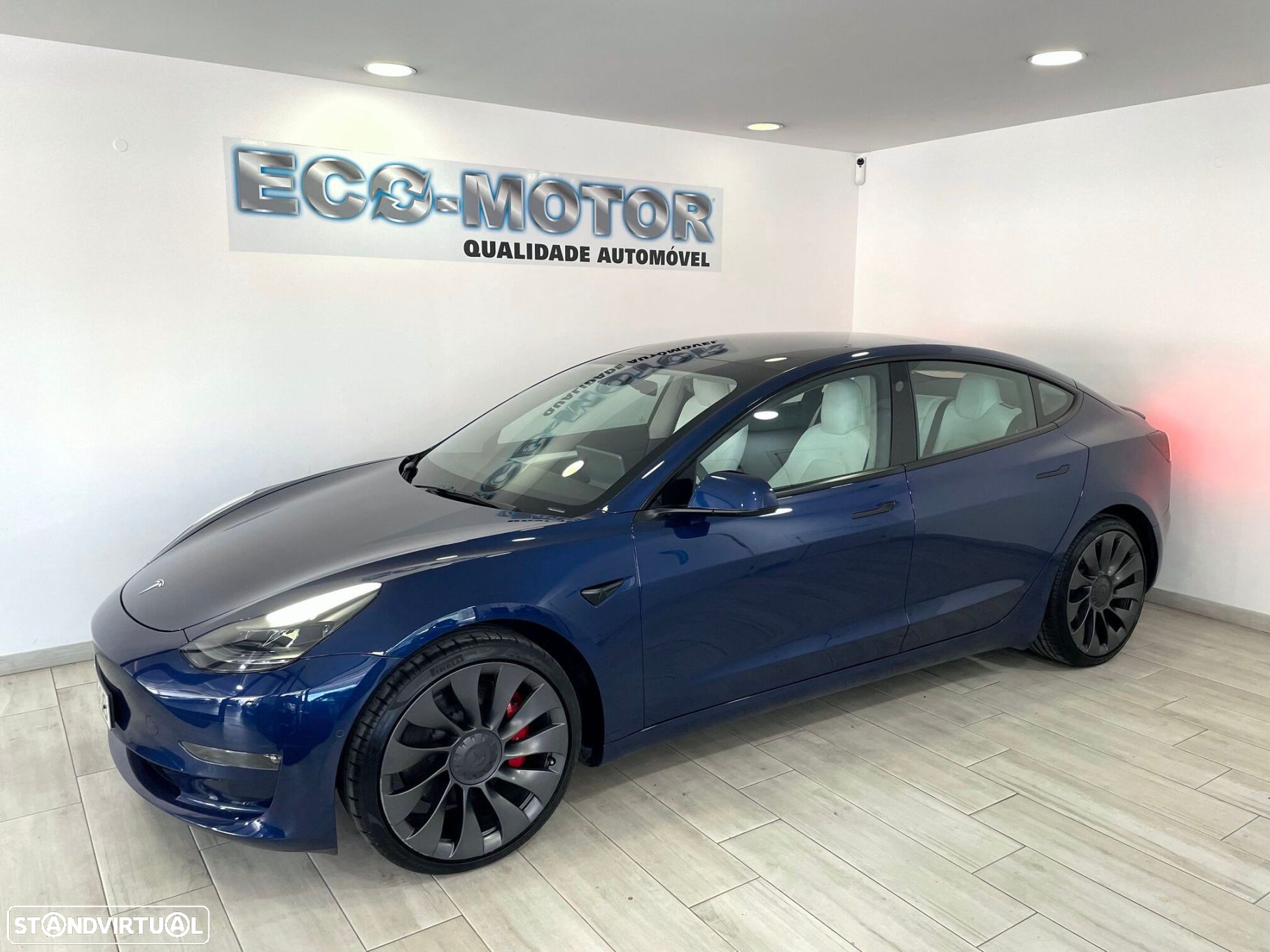 Tesla Model 3 - 8