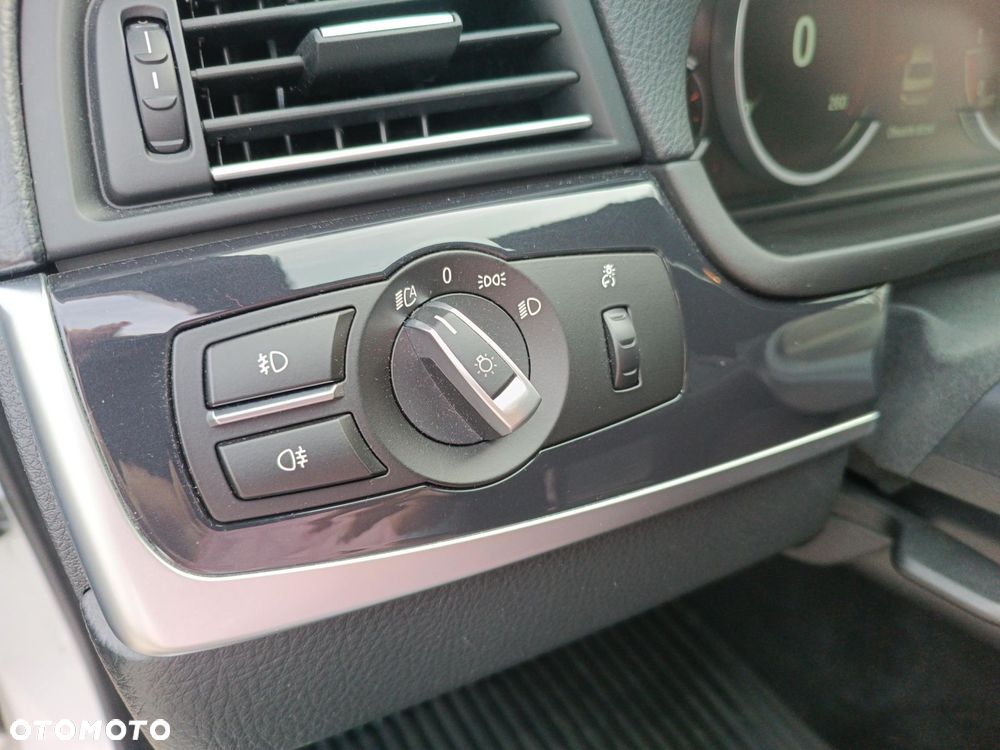 BMW Seria 5 520d M Sport - 11