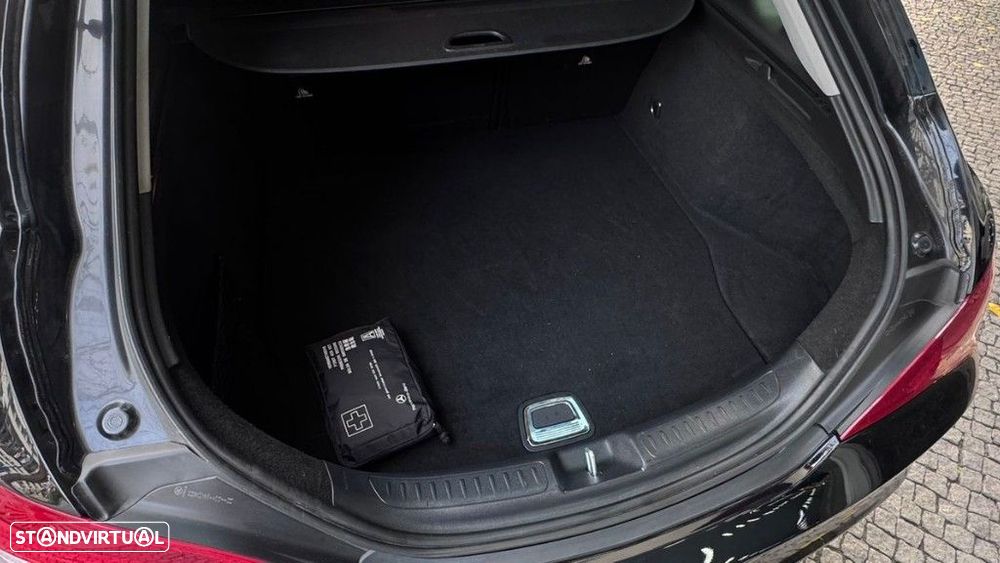 Mercedes-Benz CLA 180 d Shooting Brake - 8