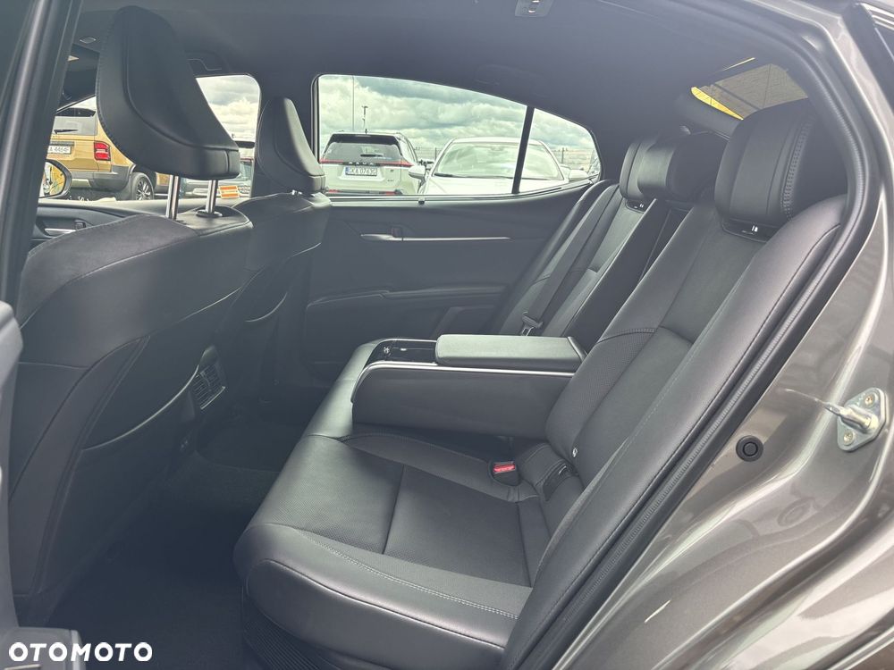 Toyota Camry - 12
