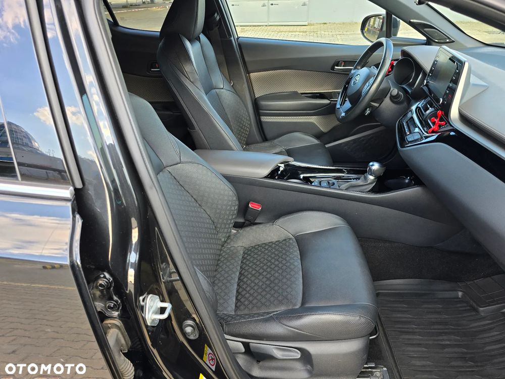 Toyota C-HR 2.0 Hybrid Executive - 18