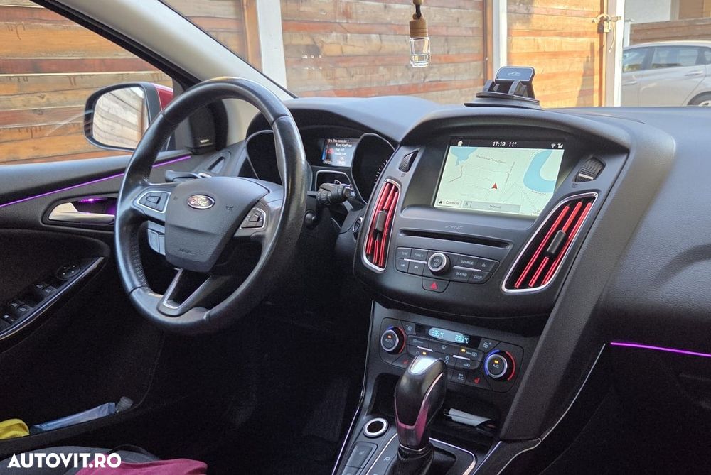 Ford Focus 2.0 TDCI Powershift Titanium - 5