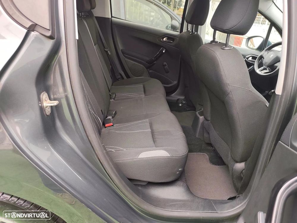 Peugeot 208 1.2 PureTech Active - 10