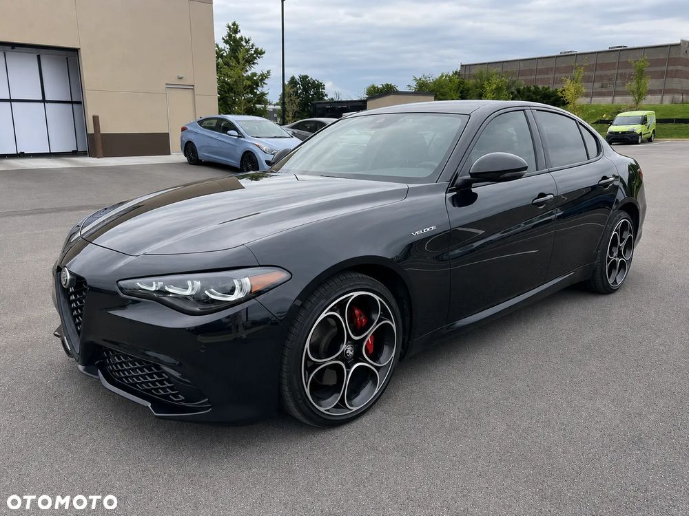 Alfa Romeo Giulia 2.0 Turbo 16V AT8-Q4 Veloce - 3