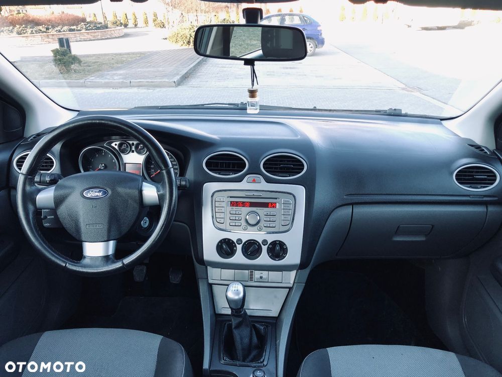 Ford Focus 1.6 Ghia - 6