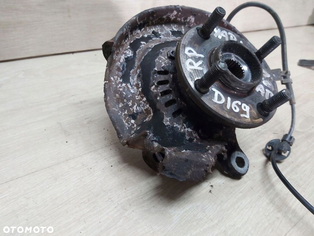 Toyota Yaris I 99 - 05 zwrotnica prawy przód piasta 1,0 1,3 1,4 ABS - 3