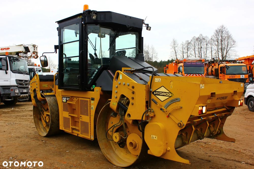 Caterpillar CAT CD10 WALEC STALOWY WIBRACYJNY Z DZIELONYMI BĘBNAMI +KOSZ HYDROG AX077 - 15