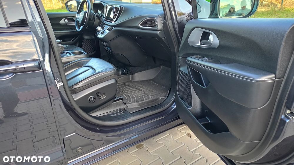 Chrysler Pacifica - 22