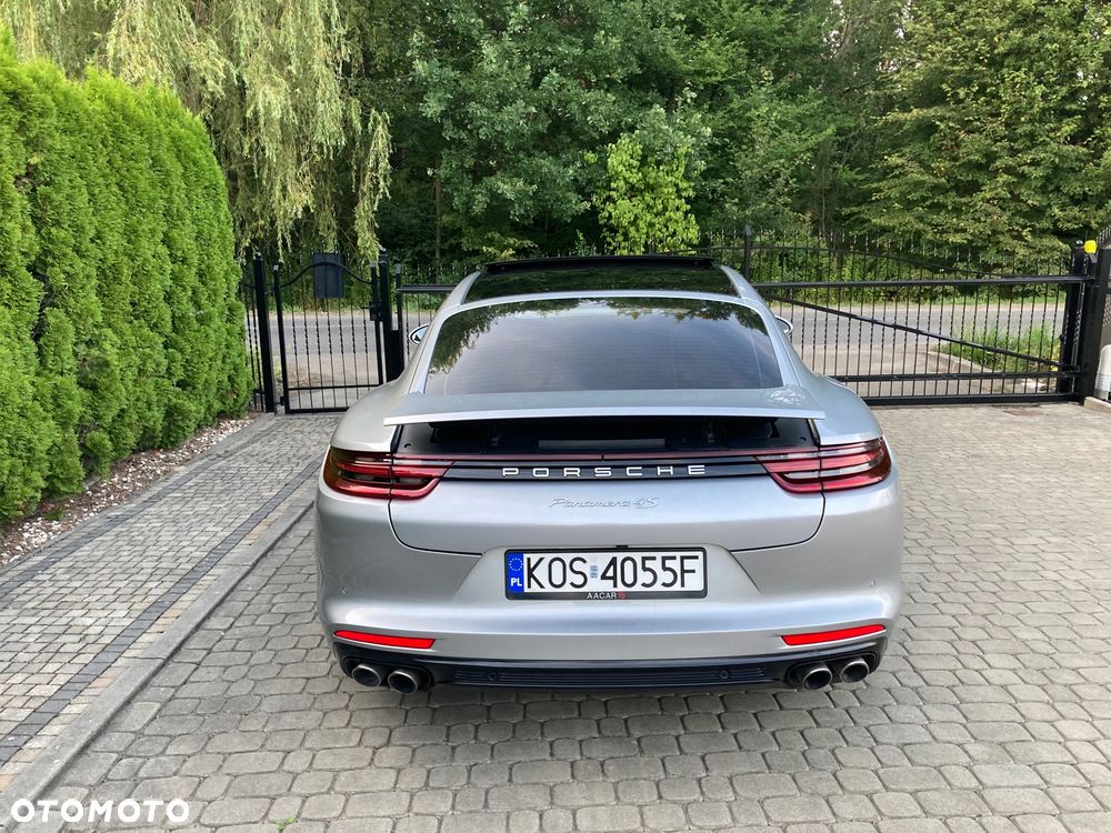 Porsche Panamera 4S - 4