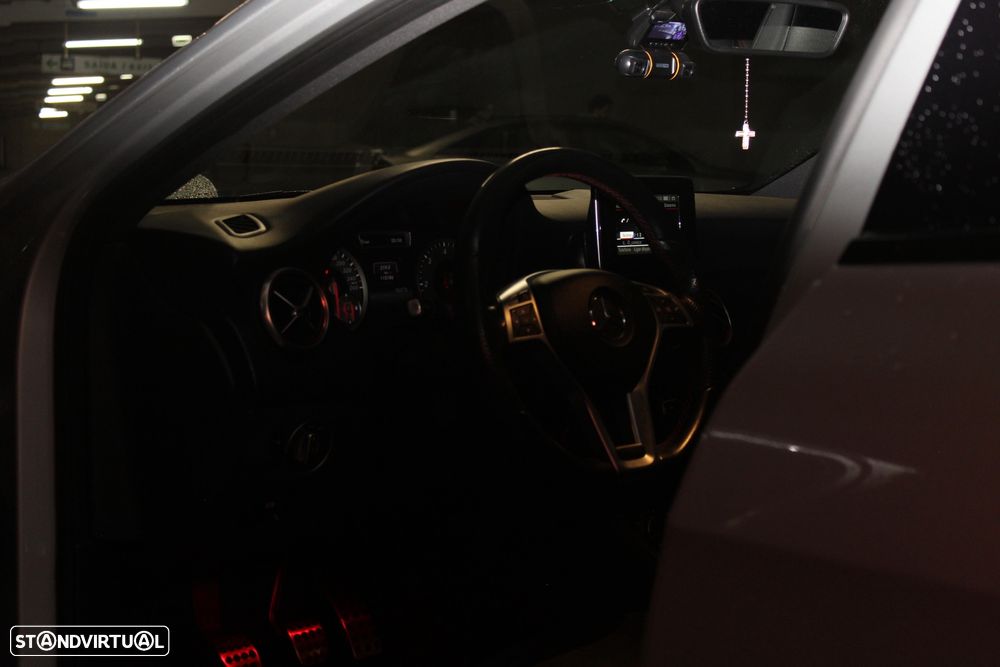 Mercedes-Benz A 160 d AMG Line - 21