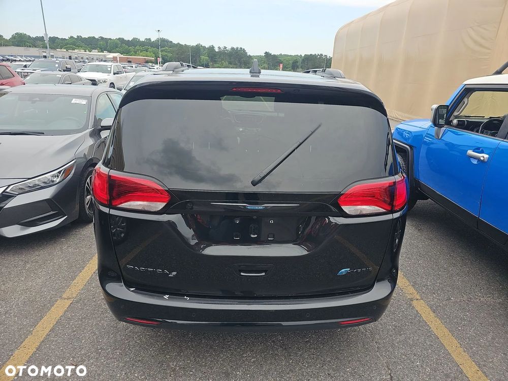 Chrysler Pacifica - 6