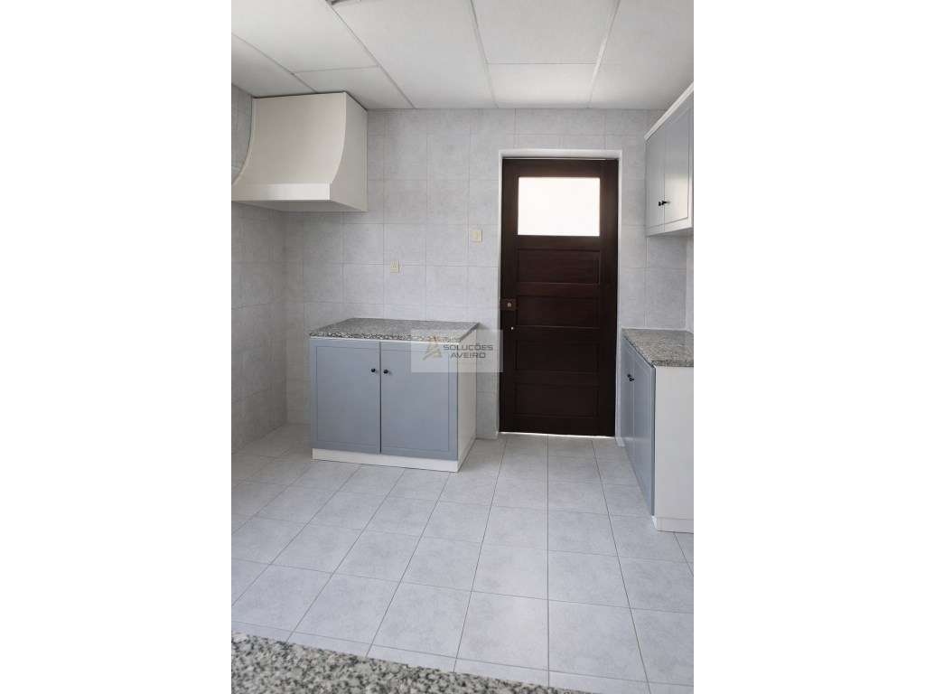 Apartamento T3 com Terraço e Garagem no Centro de Águeda - Grande imagem: 4/24