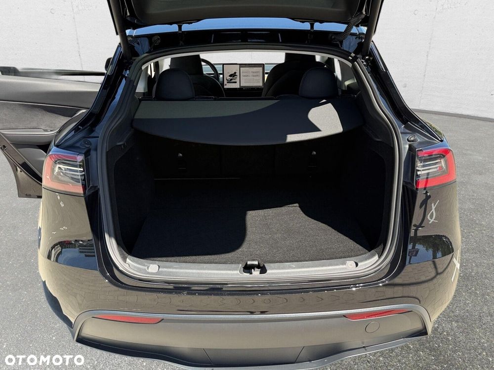 Tesla Model Y Performance AWD - 24