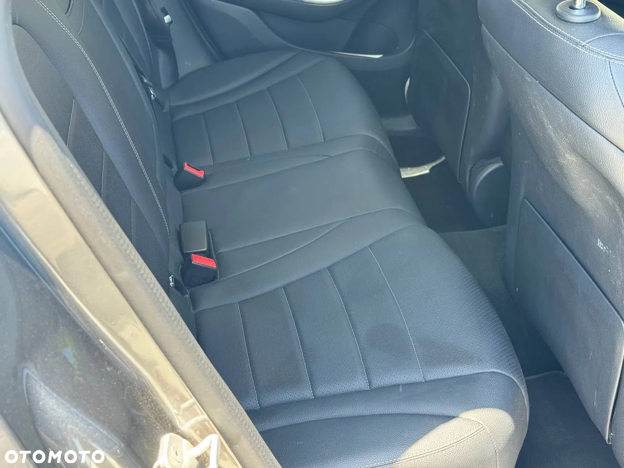 Mercedes-Benz GLC 300 4Matic 9G-TRONIC AMG Line - 16