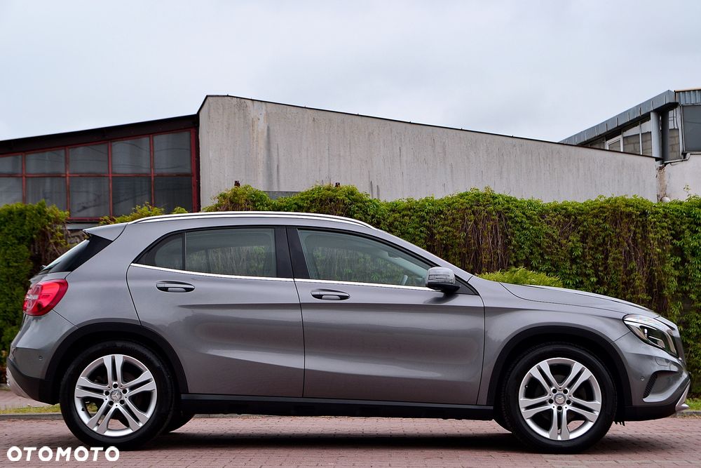 Mercedes-Benz GLA 200 Style - 4