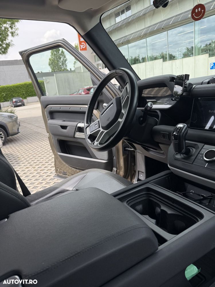 Land Rover Defender 110 2.0L D240 S - 4