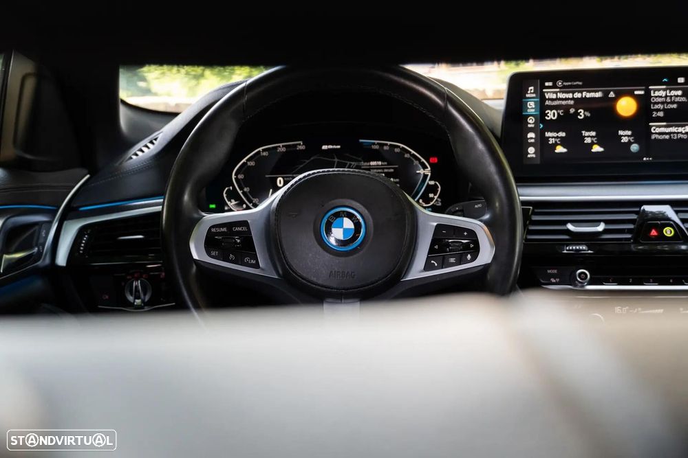 BMW 530 e Pack M - 12