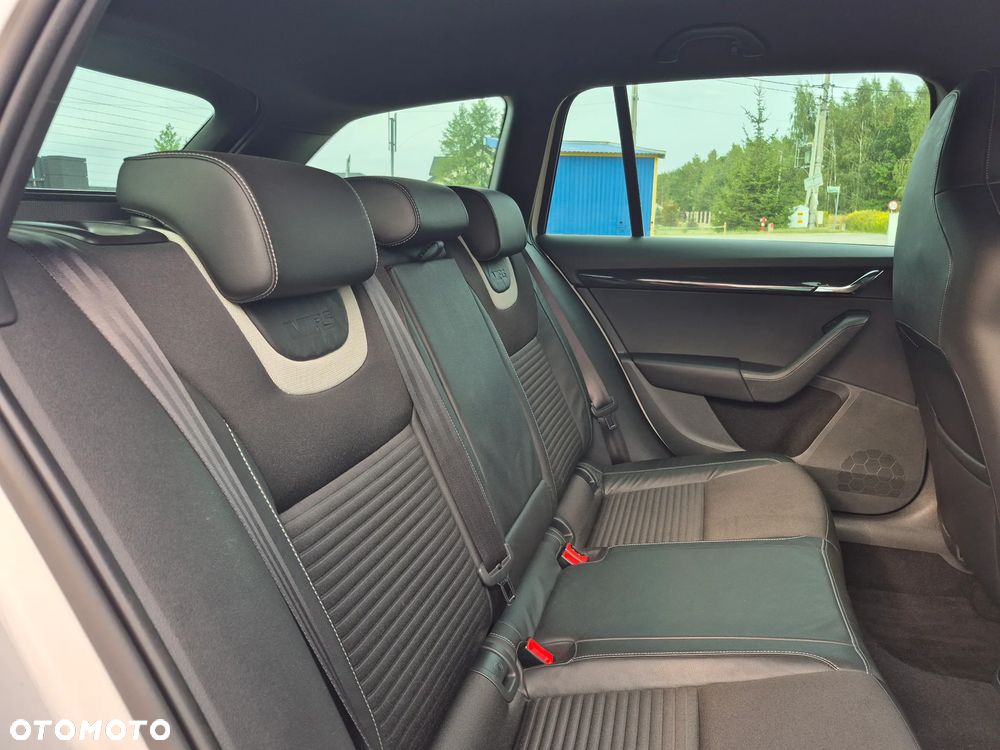 Skoda Octavia 2.0 TDI RS DSG - 23